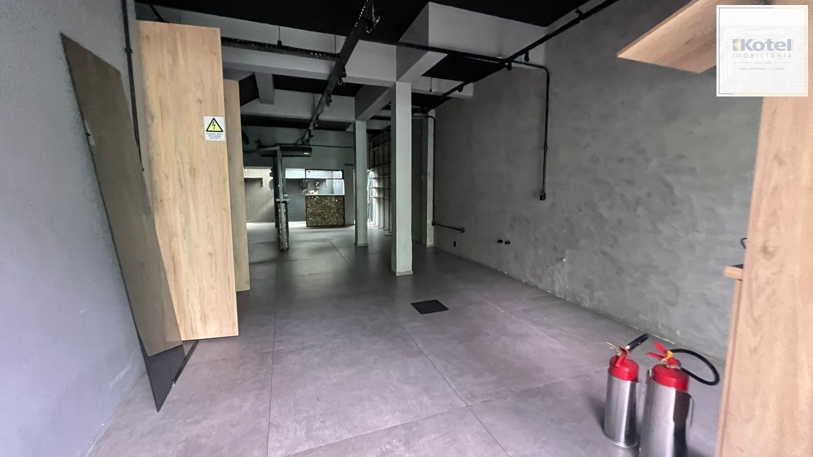Loja com 90m², localizada no bairro Auxiliadora em Porto Alegre/RS.
