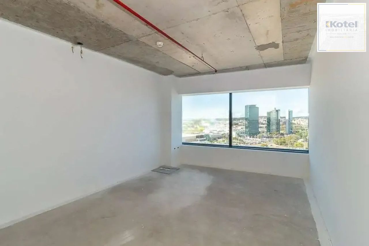Sala com 33m², localizada no bairro Praia de Belas em Porto Alegre/RS.