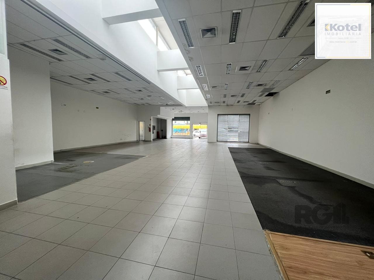 Loja para Venda - 450m², 0 dormitórios, 1 vaga - Petrópolis — foto 4