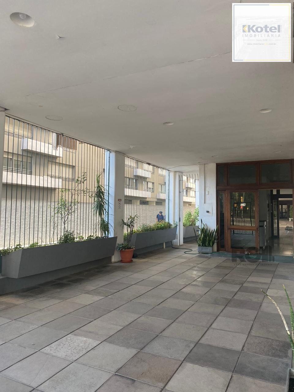 Vende-se apartamento impecável de 2 dormitórios