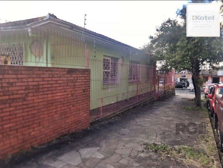 Terreno de esquina com área de 363m² localizado no bairro Vila Ipiranga em porto Alegre/RS.