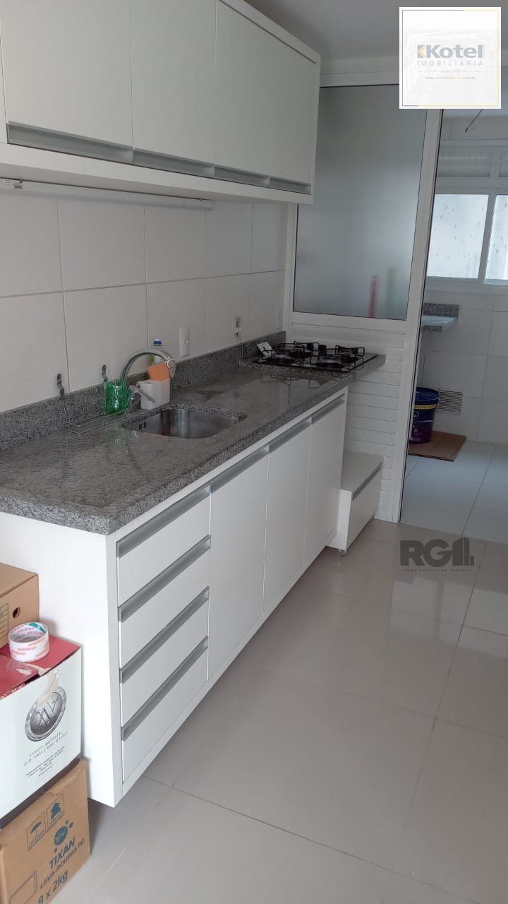 Apartamento com TERRAÇO,  localizado num dos mais sofisticados bairros de Porto Alegre, bairro Rio Branco. Apartamento totalmente mobiliado. — foto 4