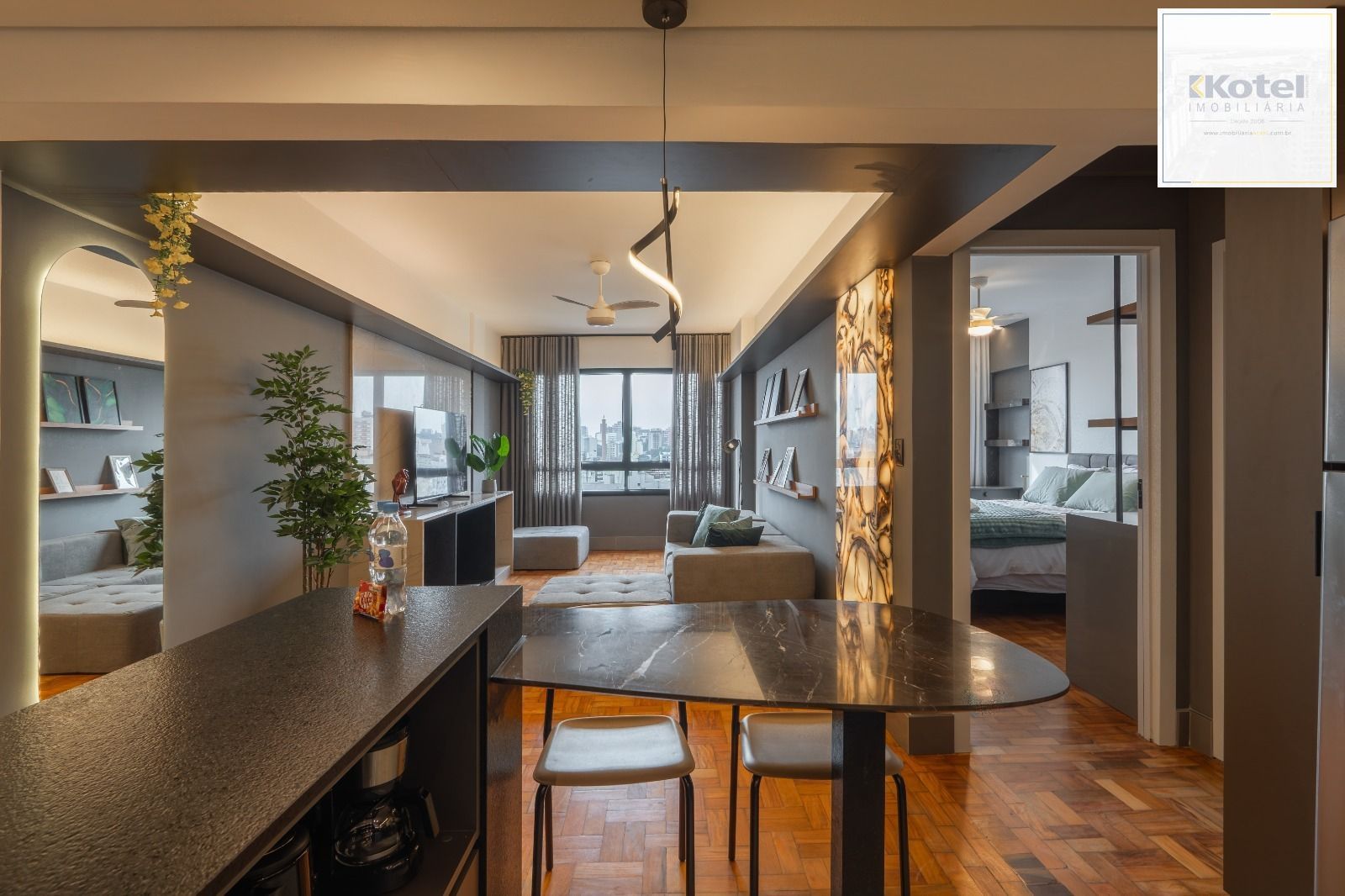 Apartamento com 56m², localizado no bairro Centro Histórico em Porto Alegre/RS.