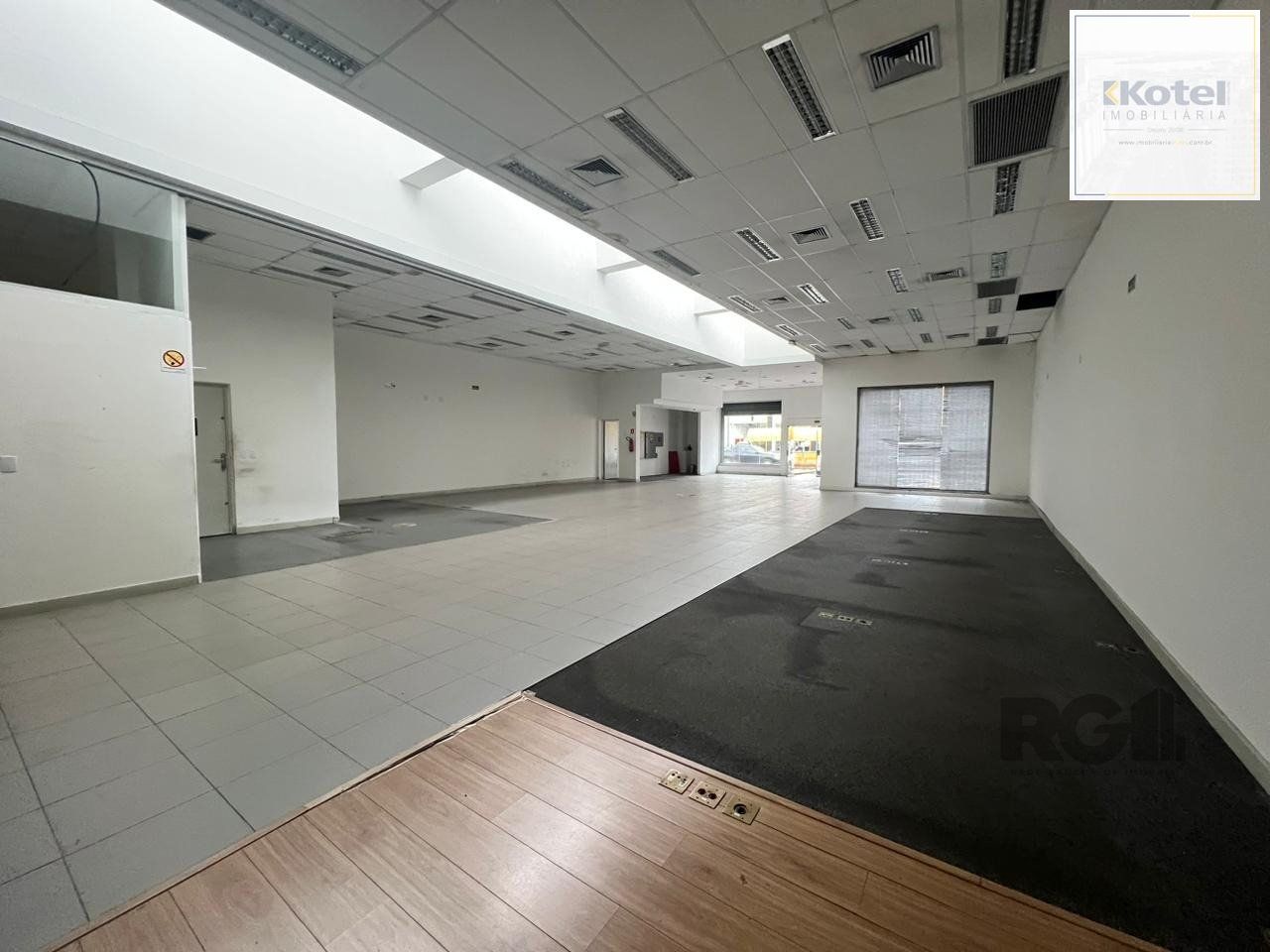 Loja para Venda - 450m², 0 dormitórios, 1 vaga - Petrópolis — foto 3
