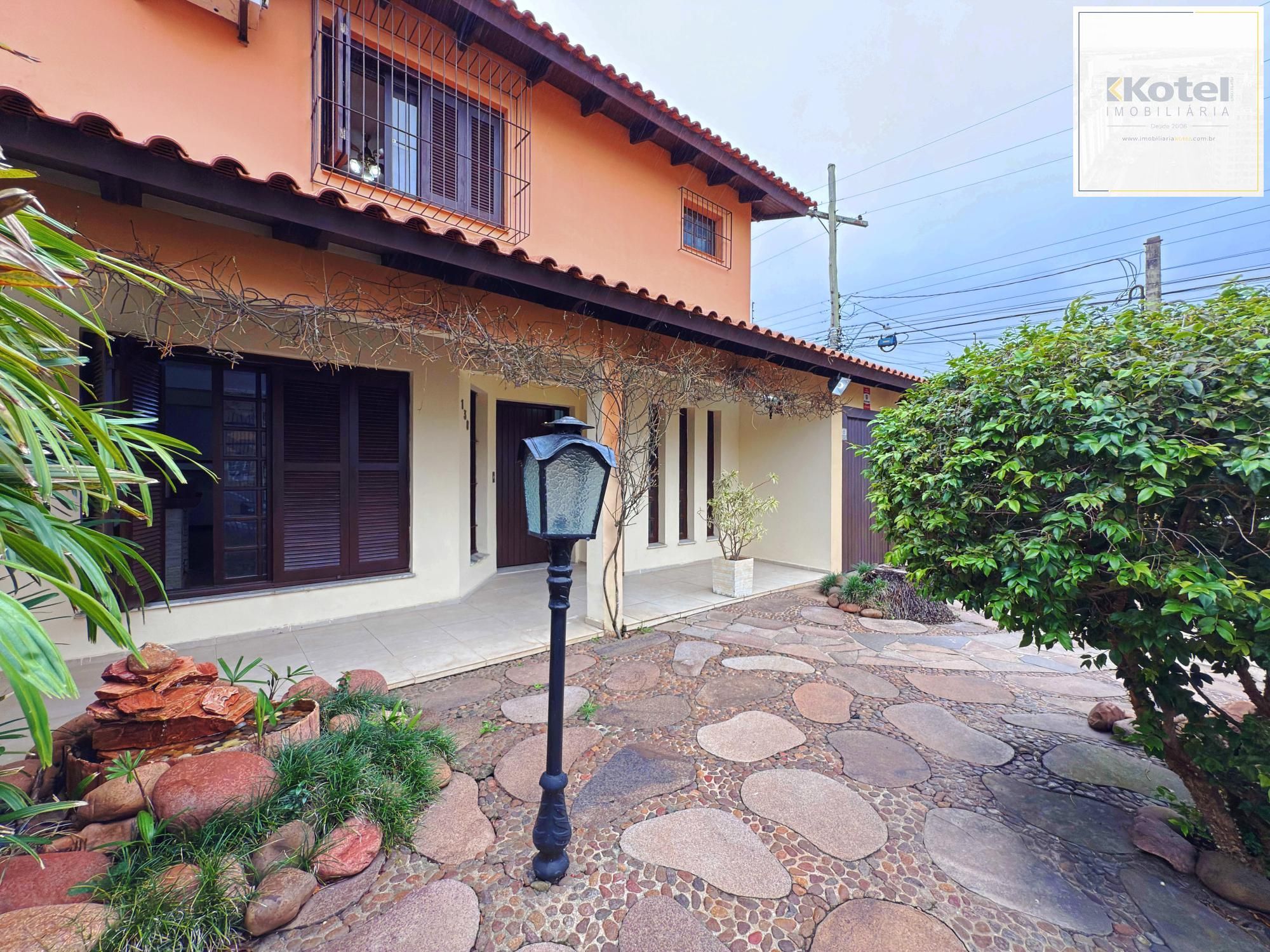 Residência á venda no bairro Guarujá com 3 dormitórios. — foto 3
