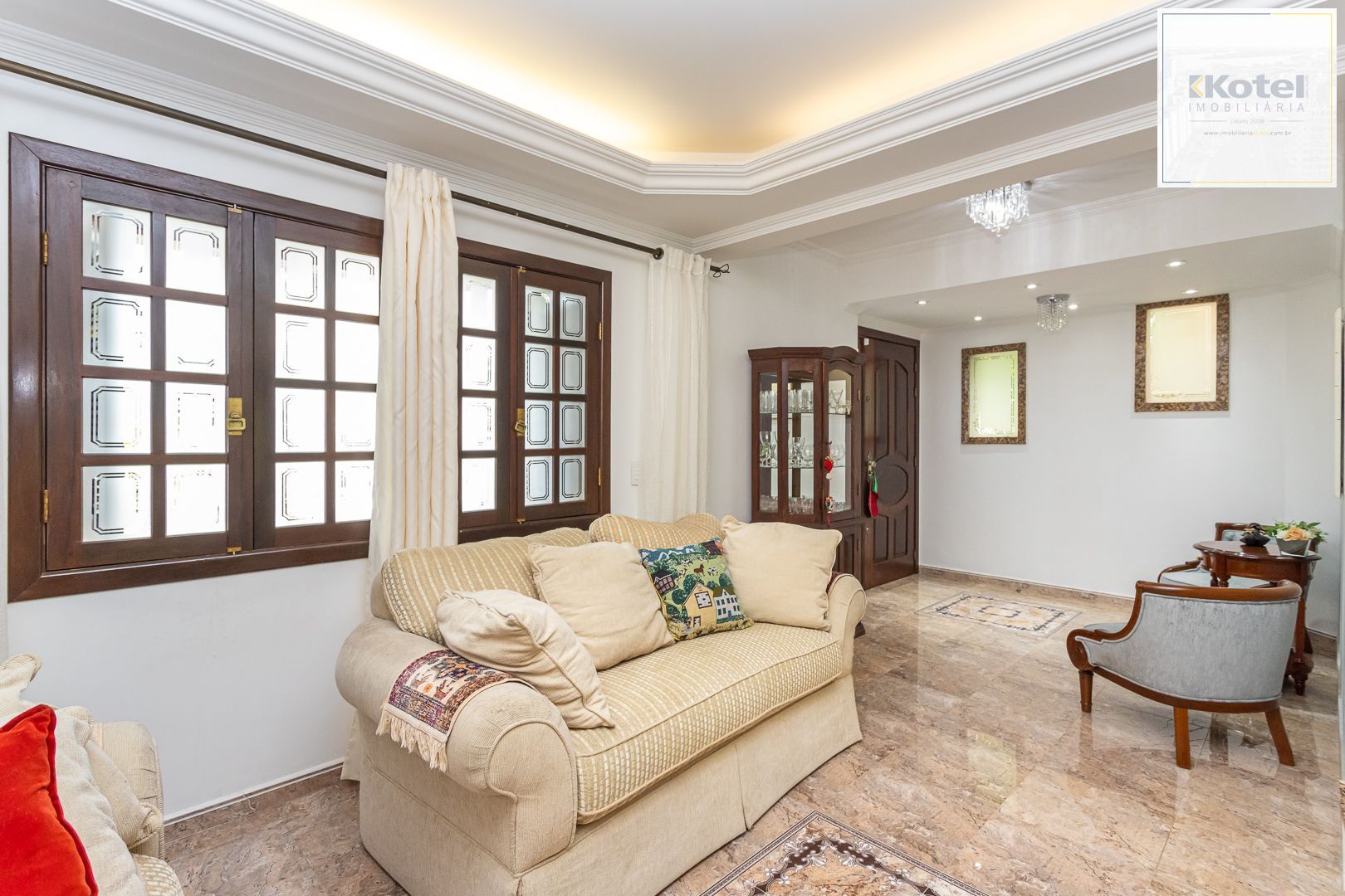Casa de 272m², 4 dormitórios, 2 suítes e 4 vagas de garagem, no bairro Ipanema, próxima à orla do Guaíba. — foto 5