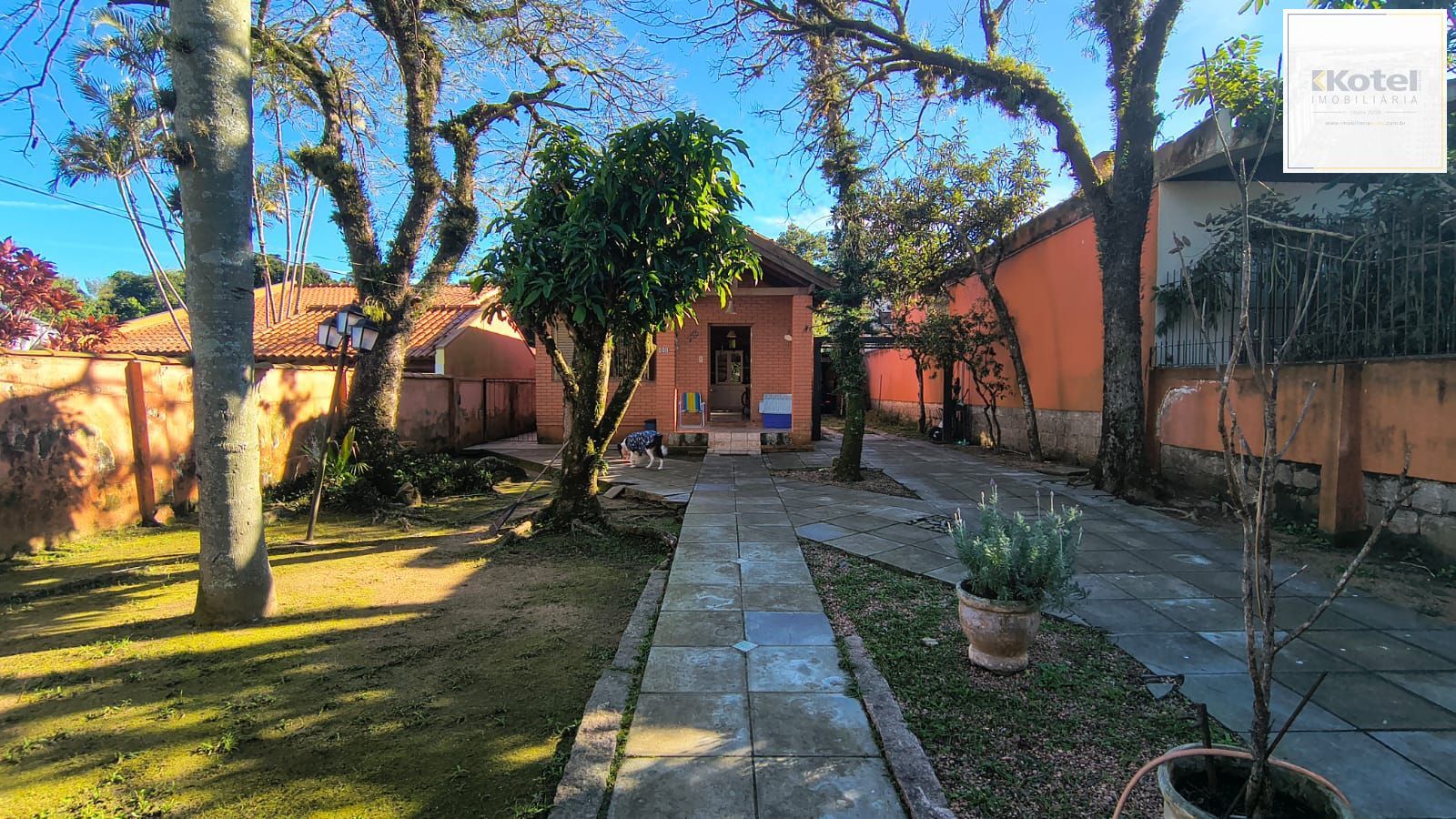 Casa a venda de 3 dormitórios no bairro Guarujá — foto 2