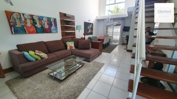 Casa em Porto Alegre, no bairro Espírito Santo, com 3 dormitório(s), e 3 banheiros, à venda.