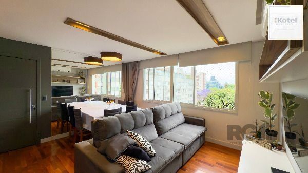 Apartamento em Porto Alegre, no bairro Rio Branco, com 3 dormitório(s), e 3 banheiros, à venda.