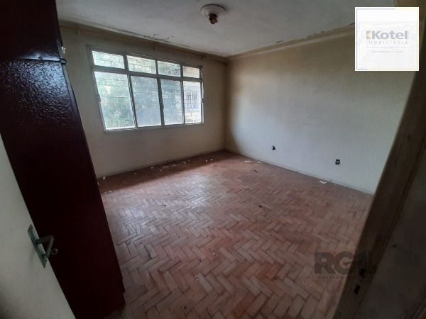 Casa em Porto Alegre, no bairro Cristal, com 4 dormitório(s), e 4 banheiros, à venda. — foto 5