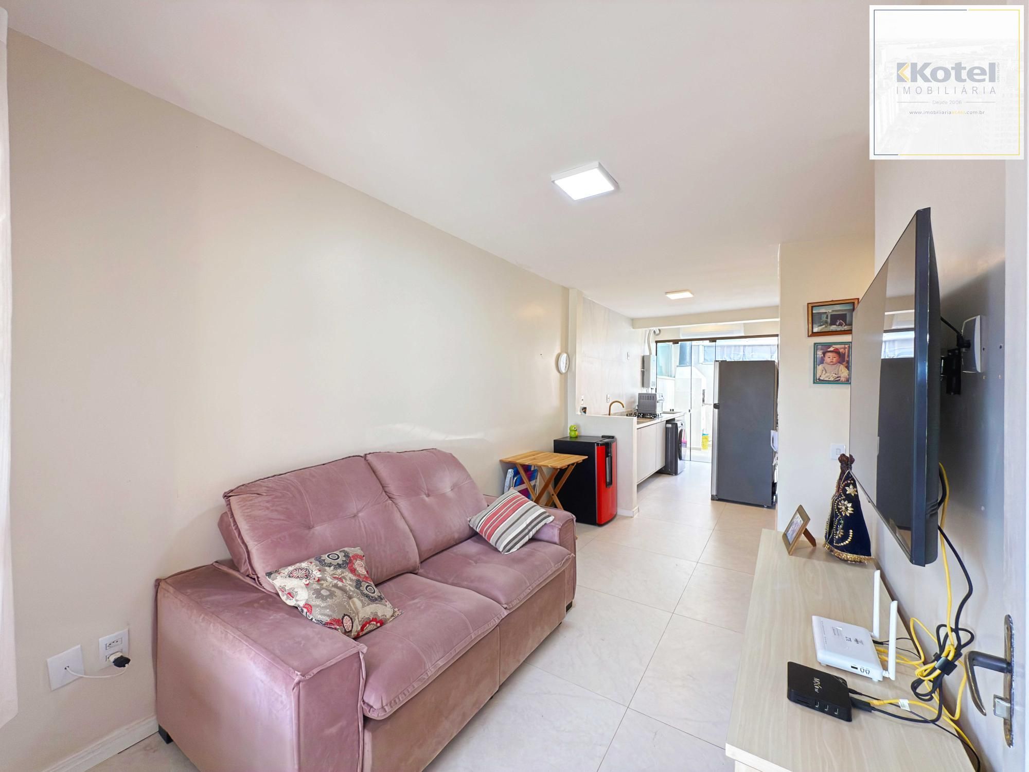 Excelente residência térrea totalmente reformada em condomínio fechado com 2 dormitórios e 2 vagas de garagens — foto 4