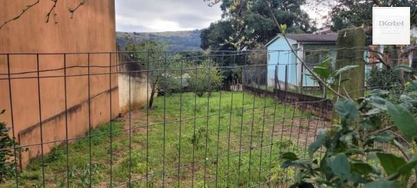 Terreno em Porto Alegre, no bairro Vila Nova, à venda.