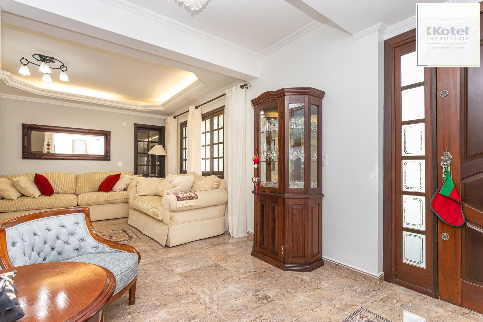 Casa de 272m², 4 dormitórios, 2 suítes e 4 vagas de garagem, no bairro Ipanema, próxima à orla do Guaíba. — foto 3