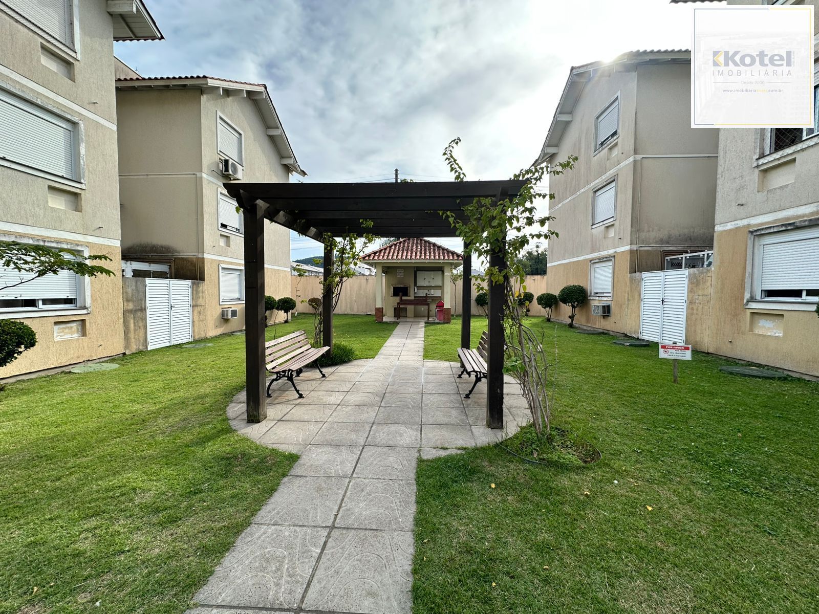Excelente apartamento 2 dormitórios semi mobiliado