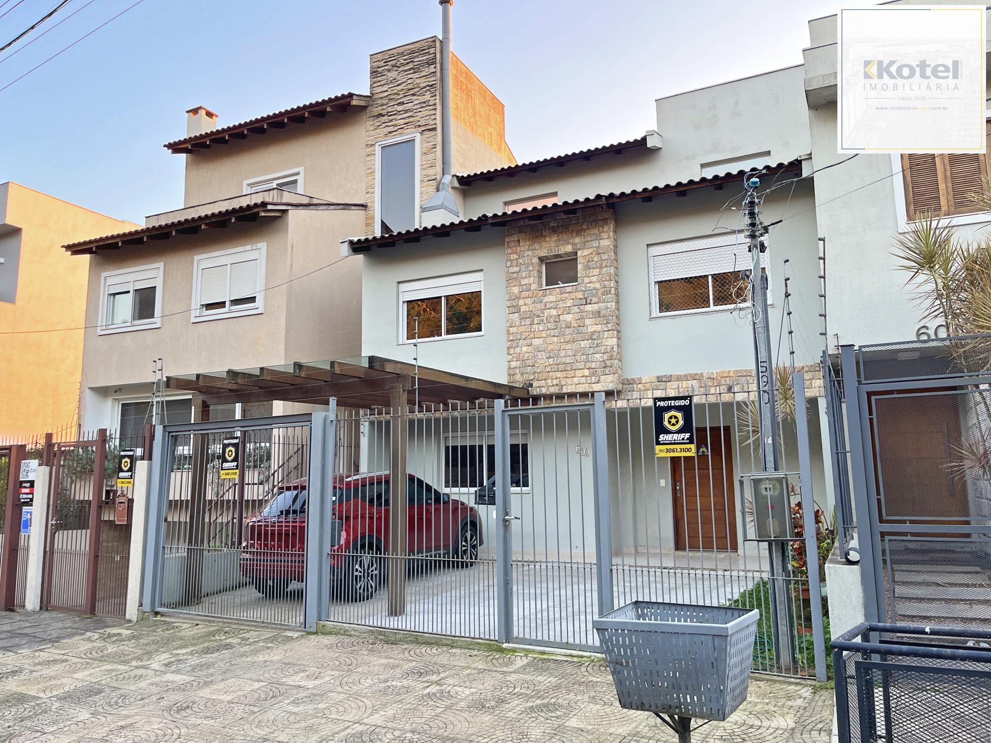 Casa para Venda - 270m², 3 dormitórios, sendo 1 suites, 2 vagas - Guarujá — foto 3