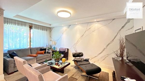 Casa Condominio em Porto Alegre, no bairro Cristal, com 4 dormitório(s), e 4 banheiros, à venda. — foto 4