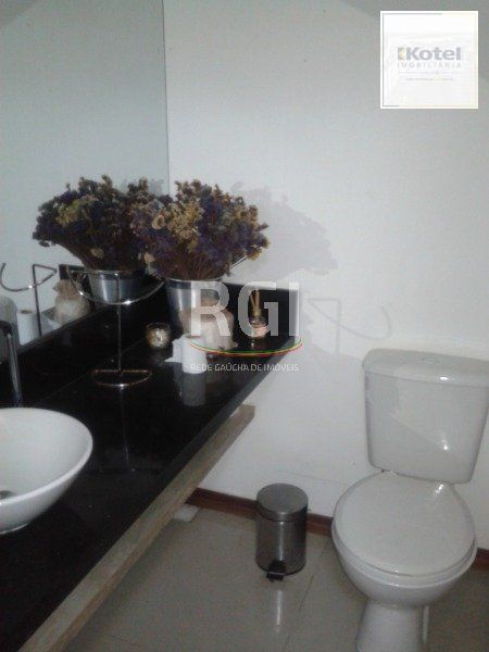 Casa em Porto Alegre, no bairro Hípica, com 3 dormitório(s), à venda. — foto 3