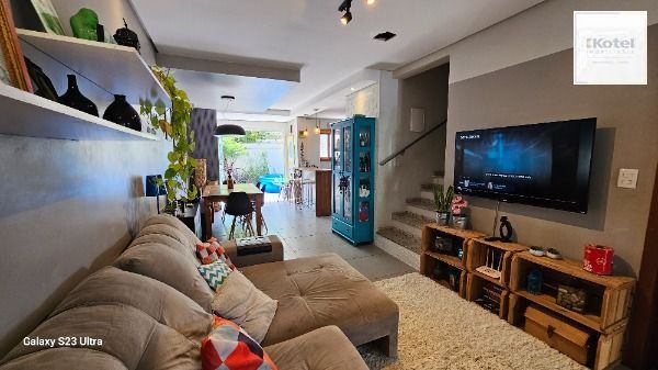 Casa em Porto Alegre, no bairro Hípica, com 3 dormitório(s), e 3 banheiros, à venda. — foto 2