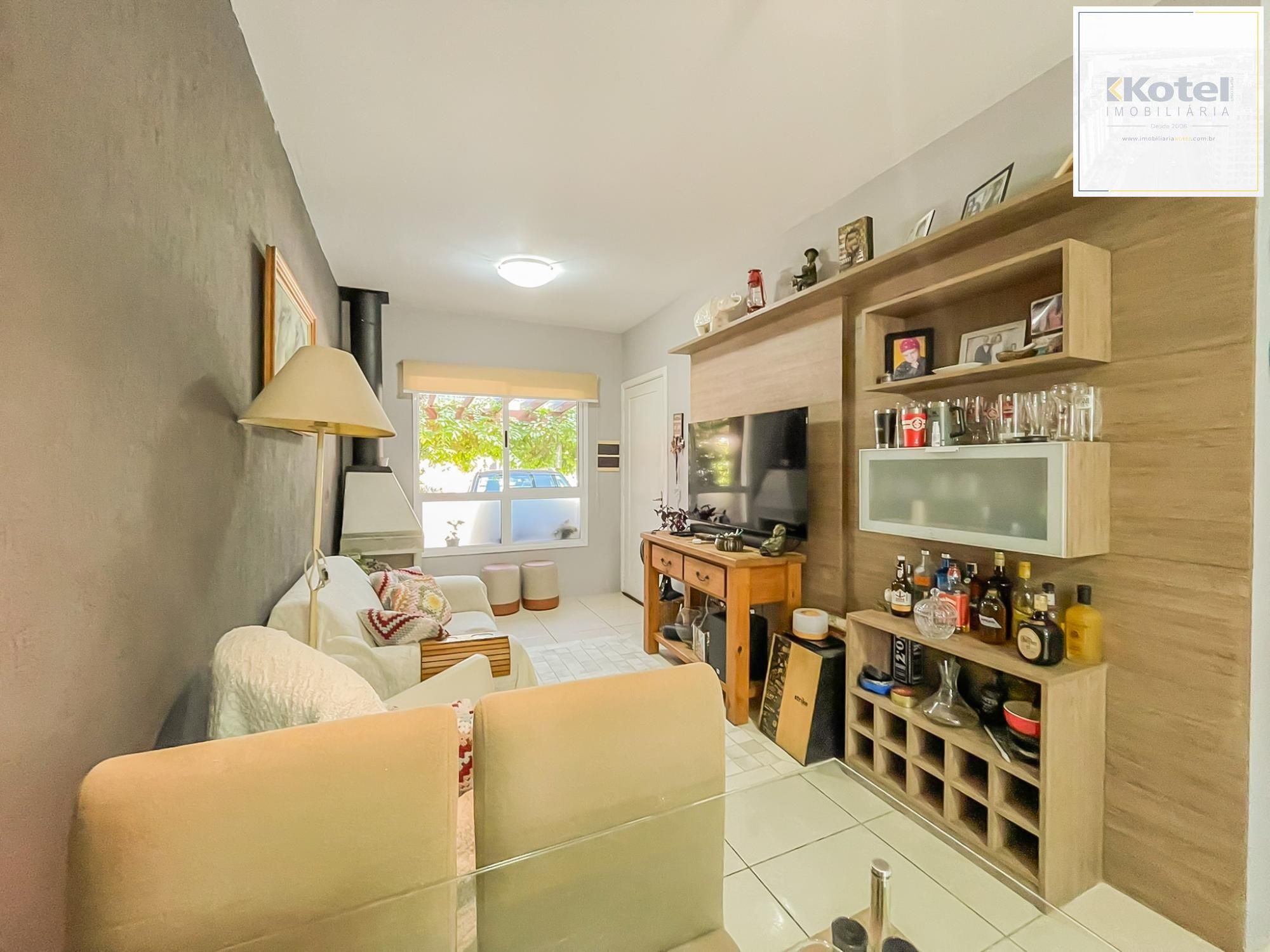 Casa 2 dormitórios em condomínio, semi mobiliada, vaga coberta para 2 carros, lareira e pátio com churrasqueira. Condomínio com infra de lazer completo. Próximo ao comércio e todas as conveniências do bairro. — foto 3
