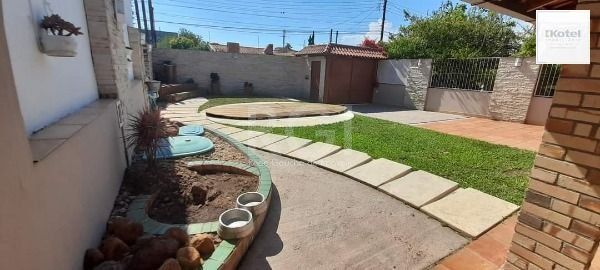 Casa para Venda - 374m², 4 dormitórios, sendo 1 suites, 3 vagas - Guarujá — foto 3