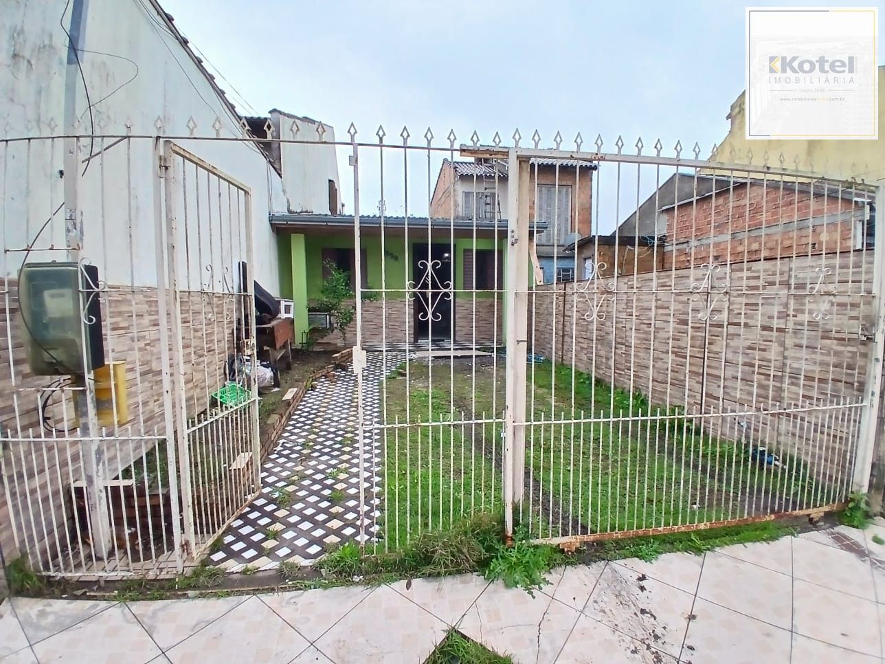 Casa 2 dormitórios no bairro Hípica com pátio — foto 2
