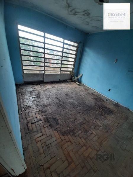Casa em Porto Alegre, no bairro Cristal, com 4 dormitório(s), e 4 banheiros, à venda. — foto 3