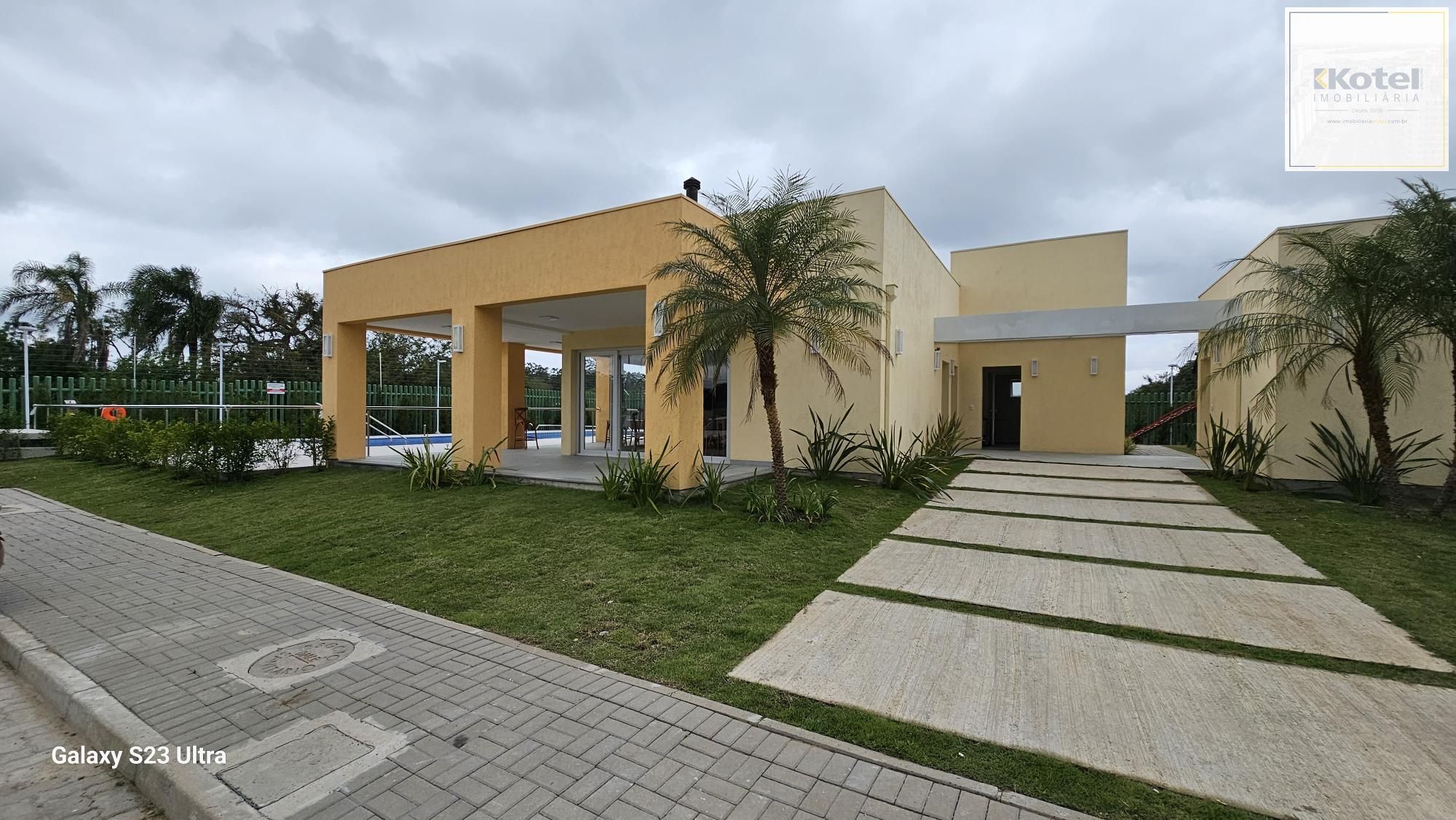 Lindo sobrado com 3 suítes em condomínio com infraestrutura completa na zona sul de Porto Alegre !