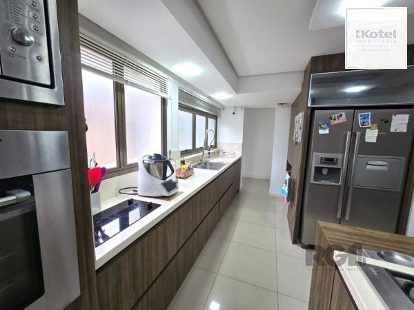 Apartamento em Porto Alegre, no bairro Auxiliadora, com 4 dormitório(s), e 4 banheiros, à venda. — foto 5
