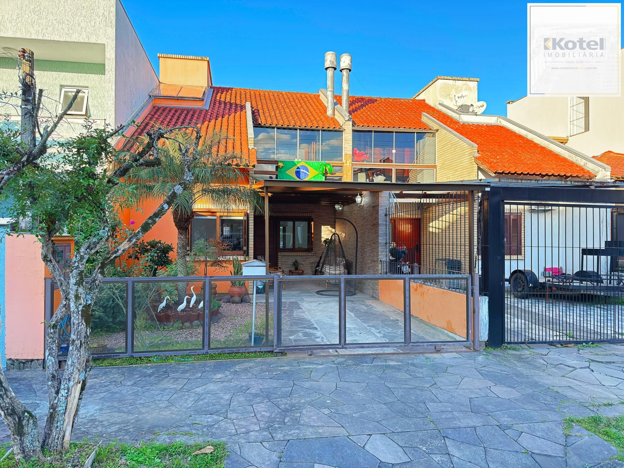 EXCELENTE Sobrado com 4 dormitórios sendo um no andar térreo, no Residencial Lagos de Nova Ipanema. — foto 2