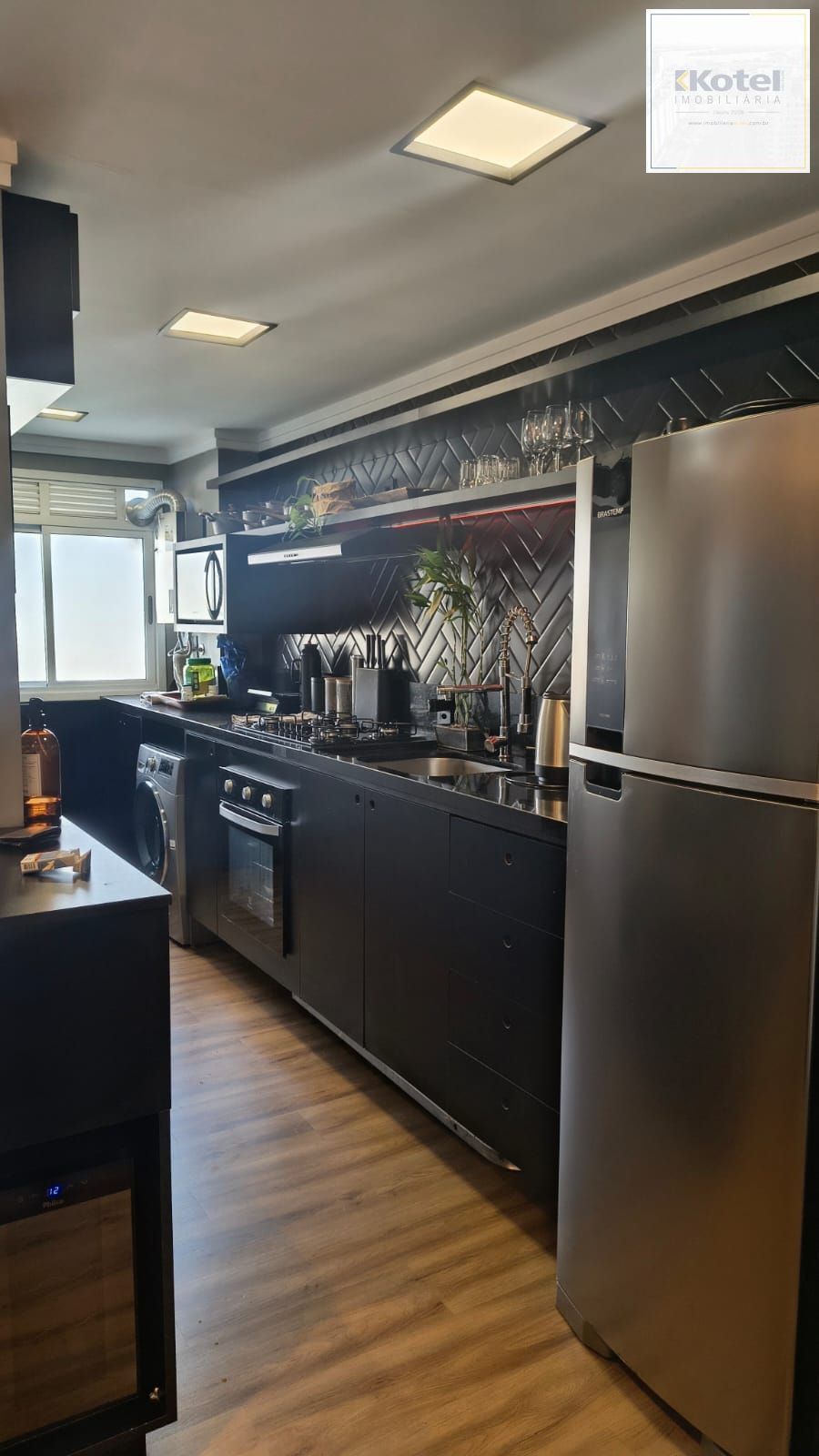 Apartamento mobiliado de 2 dormitórios com 1 suíte no bairro Cristal — foto 4