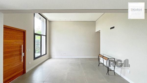 Casa em Porto Alegre, no bairro Hípica, com 3 dormitório(s), e 3 banheiros, à venda. — foto 4