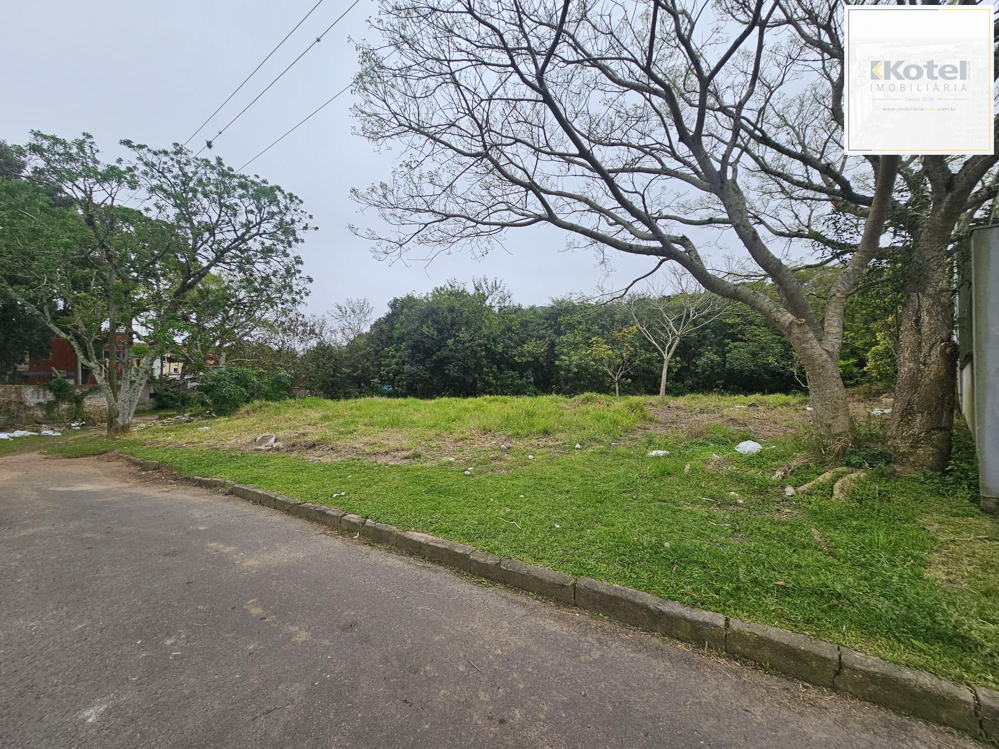 Terreno plano com 446m² a venda no Bairro Ipanema loteamento com excelente padrão construtivo, longe de alagamentos !