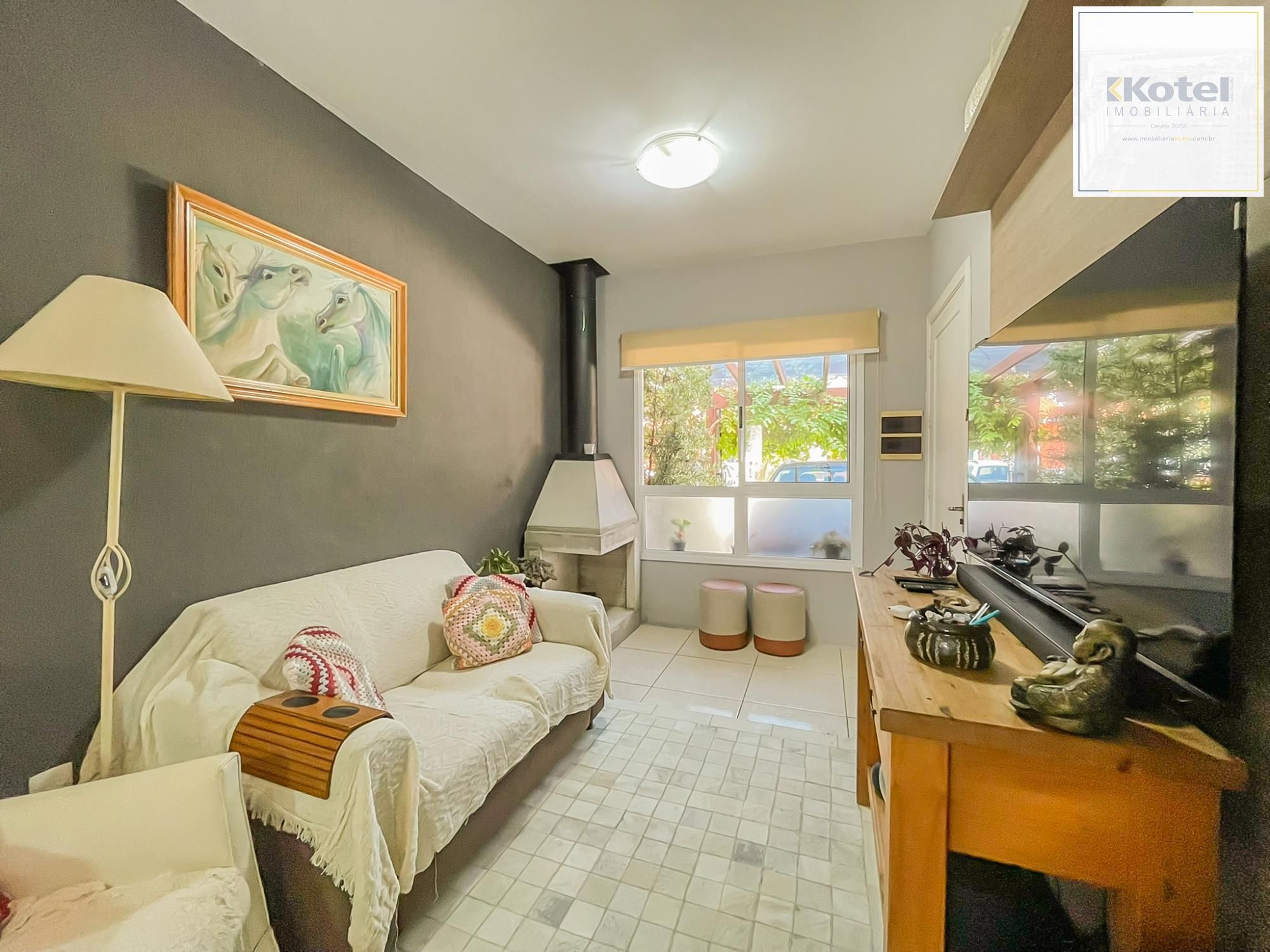 Casa 2 dormitórios em condomínio, semi mobiliada, vaga coberta para 2 carros, lareira e pátio com churrasqueira. Condomínio com infra de lazer completo. Próximo ao comércio e todas as conveniências do bairro. — foto 4