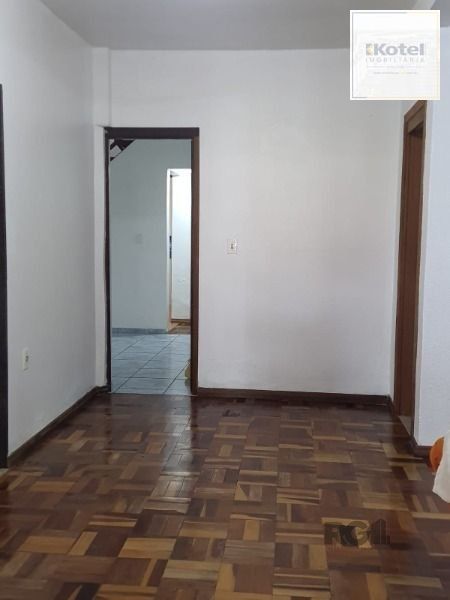 Casa em Porto Alegre, no bairro Vila Nova, com 4 dormitório(s), e 4 banheiros, à venda.