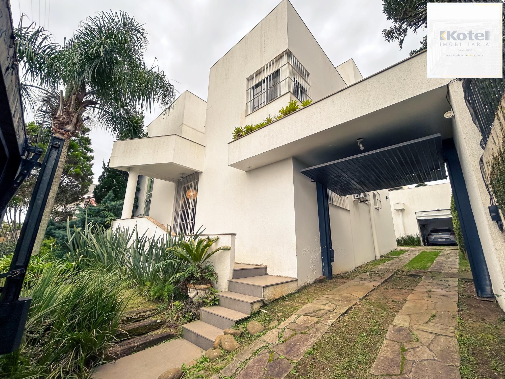 Casa em Porto Alegre, no bairro Espírito Santo, com 3 dormitório(s), e 3 banheiros, à venda.