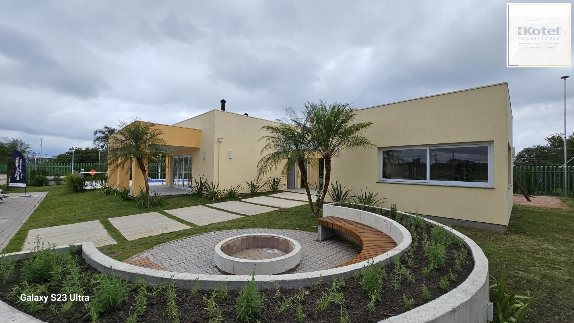 Lindo sobrado com 3 suítes em condomínio com infraestrutura completa na zona sul de Porto Alegre !