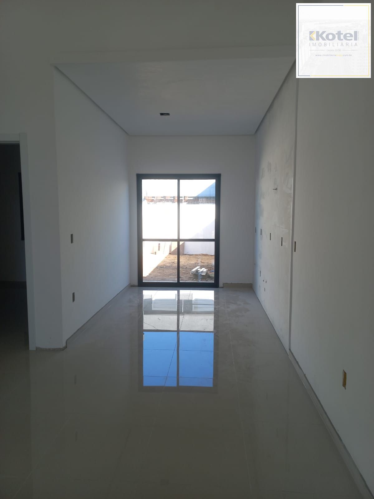 Casa nova térrea 2 dormitórios com suíte e pátio - em construção. — foto 3