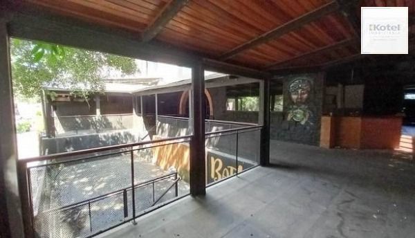 Casa Comercial em Porto Alegre, no bairro Moinhos de Vento, e 0 banheiros, à venda. — foto 3