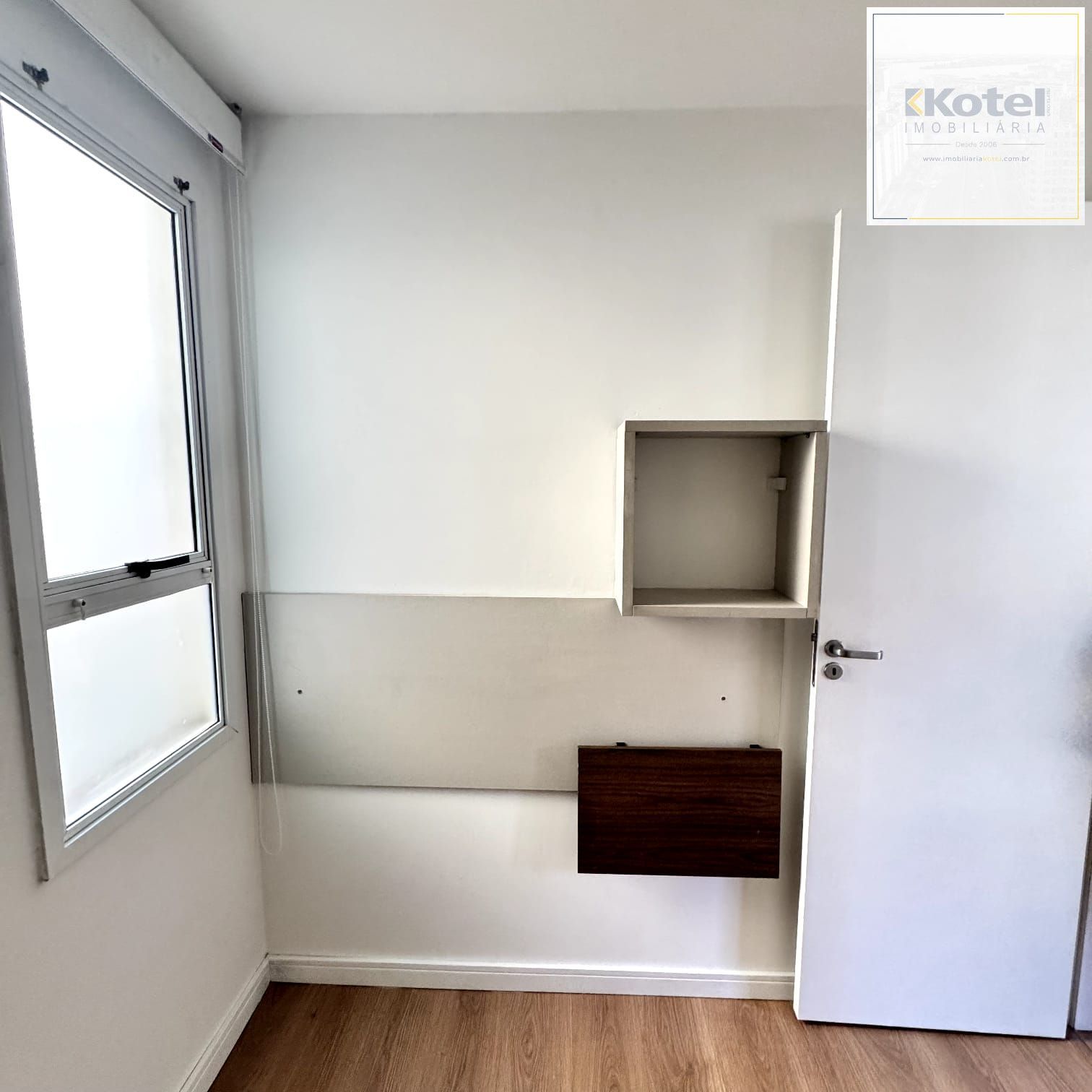 Excelente apartamento 03 dormitórios com vaga de estacionamento e semi-mobiliado