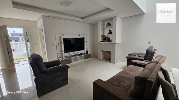 Casa em Porto Alegre, no bairro Hípica, com 3 dormitório(s), e 3 banheiros, à venda. — foto 5