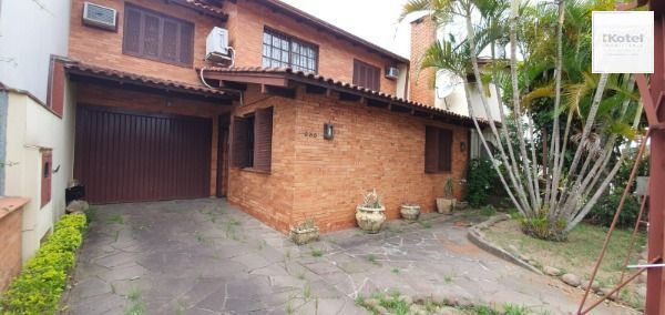 Casa em Porto Alegre, no bairro Ipanema, com 3 dormitório(s), e 3 banheiros, à venda. — foto 2
