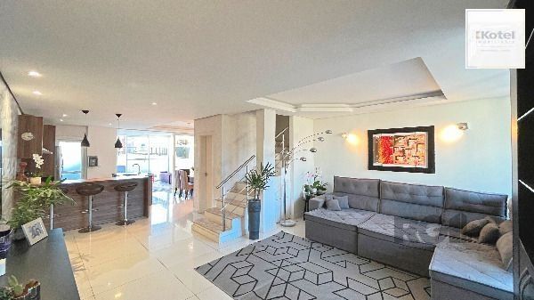 Casa em Porto Alegre, no bairro Hípica, com 3 dormitório(s), e 3 banheiros, à venda. — foto 4