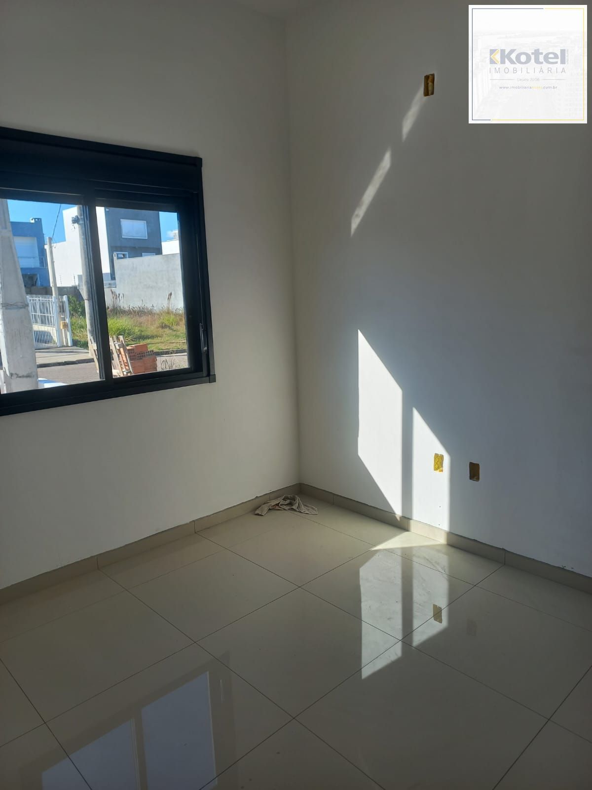 Casa nova térrea 2 dormitórios com suíte e pátio - em construção. — foto 4