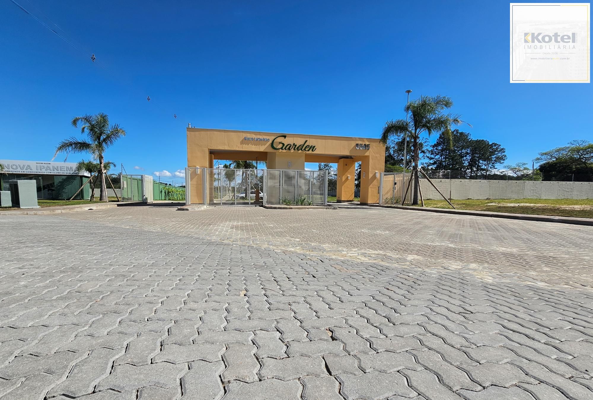 Sobrado novo 3 suítes patio amplo em condomínio com infraestrutura completa no bairro Hípica!