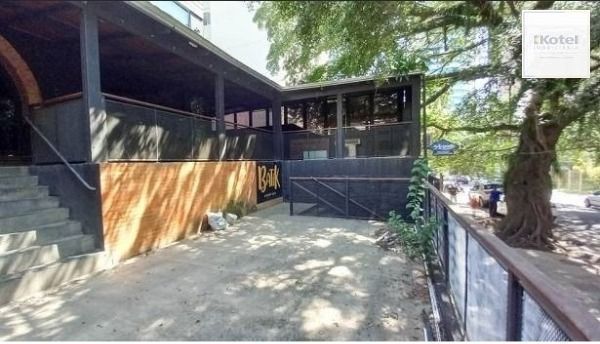 Casa Comercial em Porto Alegre, no bairro Moinhos de Vento, e 0 banheiros, à venda. — foto 2