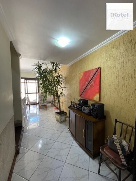 Casa em Porto Alegre, no bairro Hípica, com 3 dormitório(s), e 3 banheiros, à venda. — foto 5