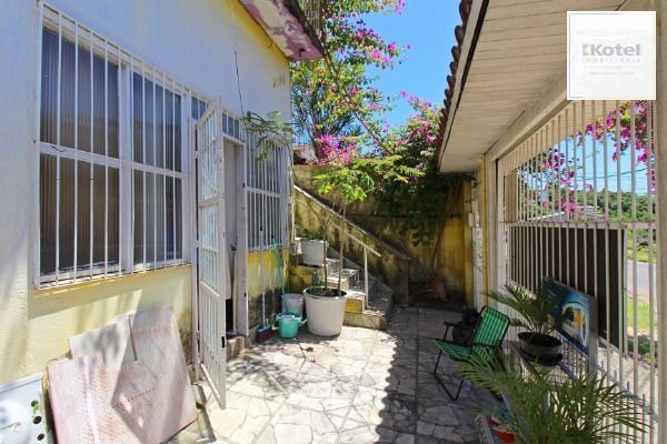 Casa em Porto Alegre, no bairro Jardim Itu, com 2 dormitório(s), e 2 banheiros, à venda. — foto 2