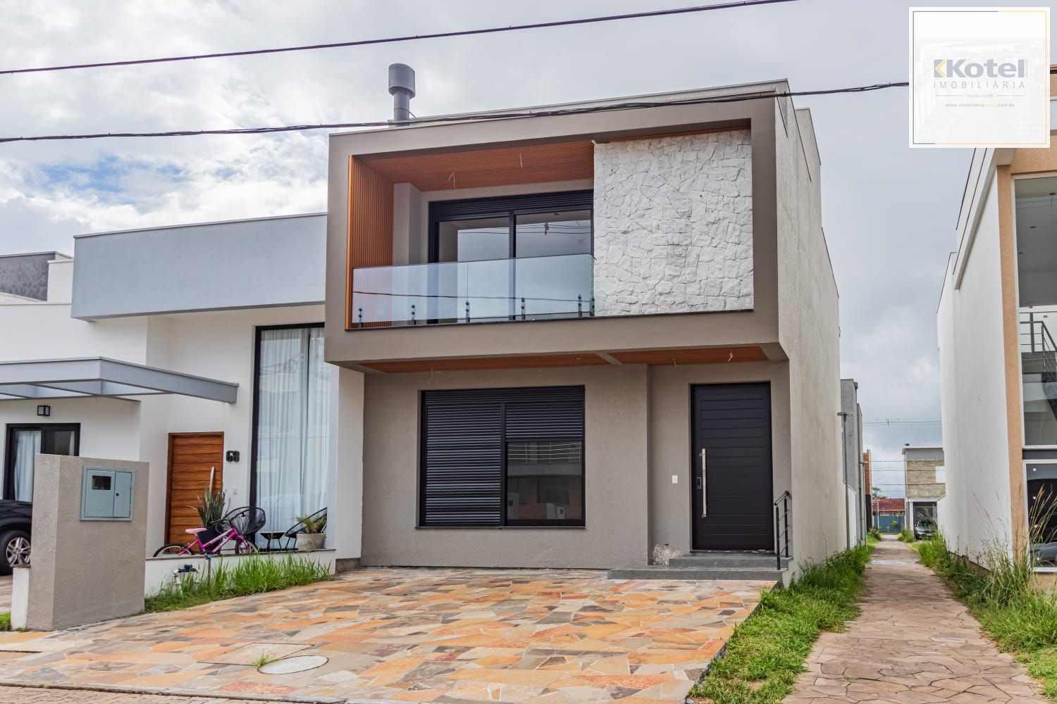 Sobrado  Condominio Amalffi com 03 suites - 180m² zona Sul de Porto Alegre