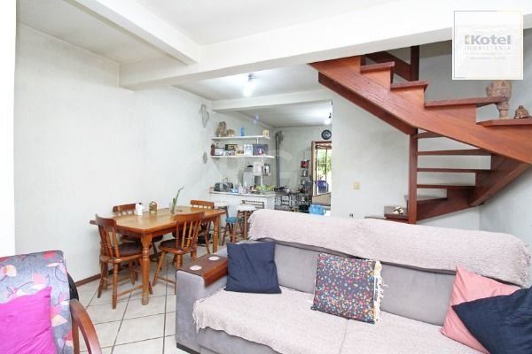 Casa em Porto Alegre, no bairro Hípica, com 2 dormitório(s), e 2 banheiros, à venda.