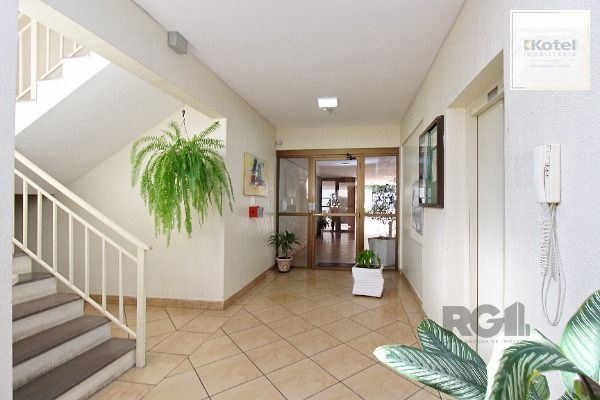 Apartamento em Porto Alegre, no bairro Nonoai, com 3 dormitório(s), com uma suíte e 1 banheiro, à venda. — foto 4
